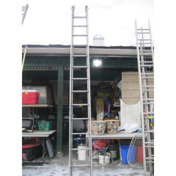28' ALUMINUM EXTENSION LADDER