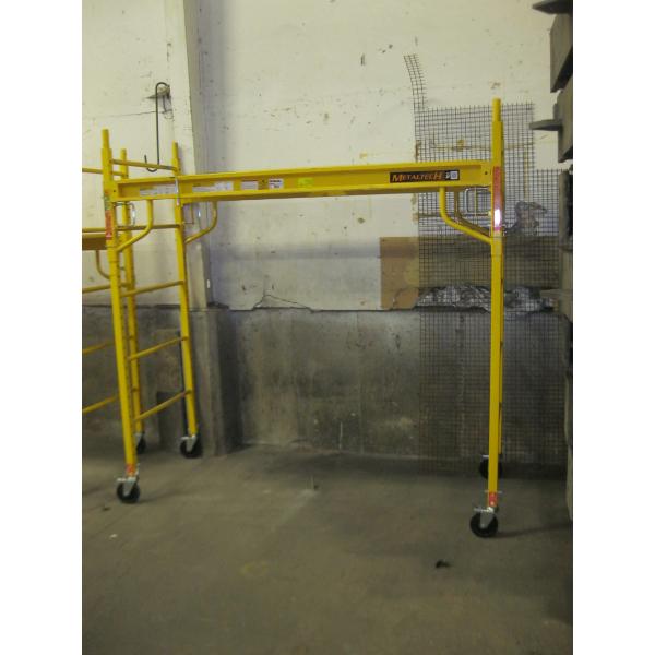 METAL TECH ADJUSTABLE SCAFFOLD ON CASTORS