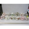 Image 1 : 12 TEACUPS & SAUCERS