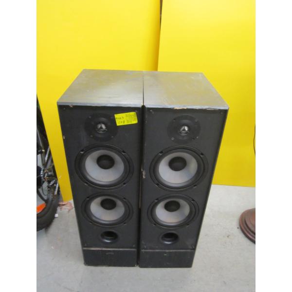 PAIR OF YAMAHA SPEAKERS - NO COVERS