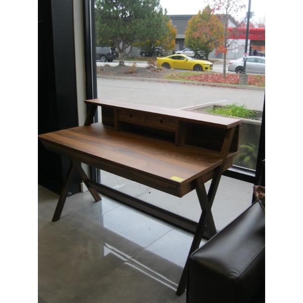 UNIQUE STYLE 3 DRAWER DESK