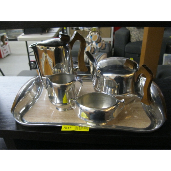 PICQUET POLISHED ALUMINUM TEA SET