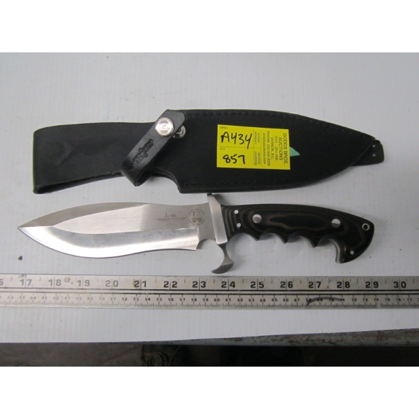 BLACK HANDLED LG. KNIFE W/SHEATH