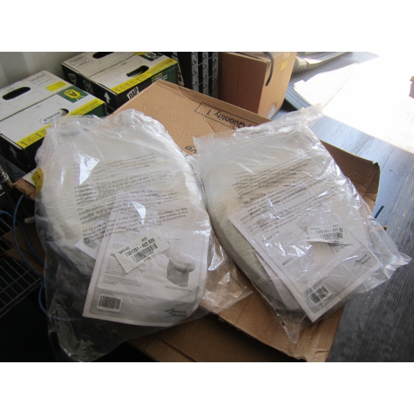 2 BRAND NEW TOILET SEAT COVERS