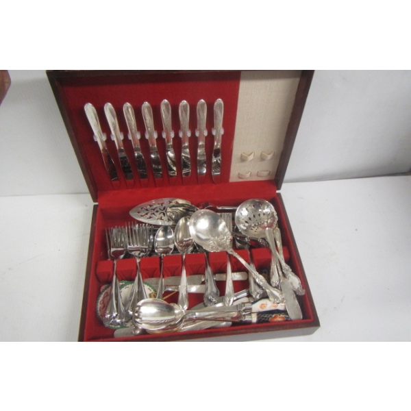 CUTLERY SET IN BOX