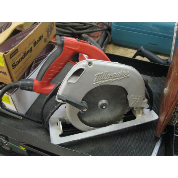 MILWAUKEE CIRCULAR SAW W/ASST. BLADES