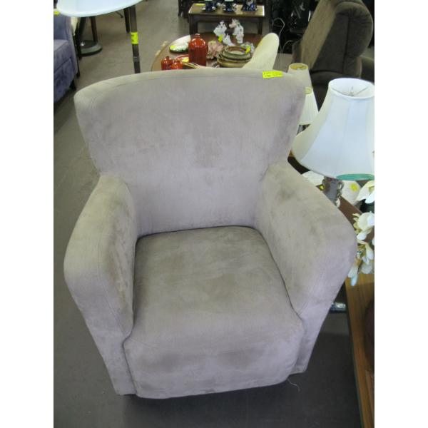 UPHOLSTERED CHAIR