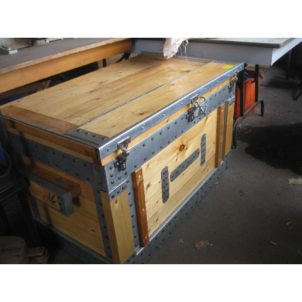 LOCKING STORAGE BOX
