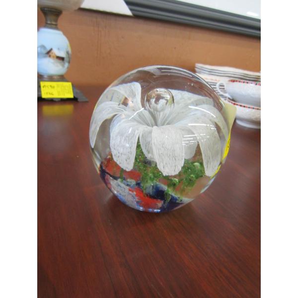 LG. GLASS PAPER WEIGHT