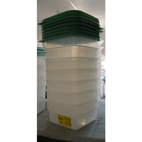 4 PLASTIC CONTAINERS W/LIDS - 4QT