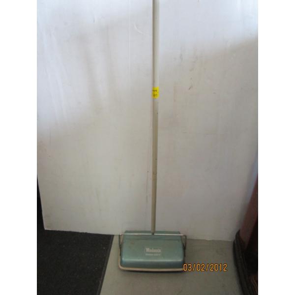 WOODSONIA CARPET SWEEPER