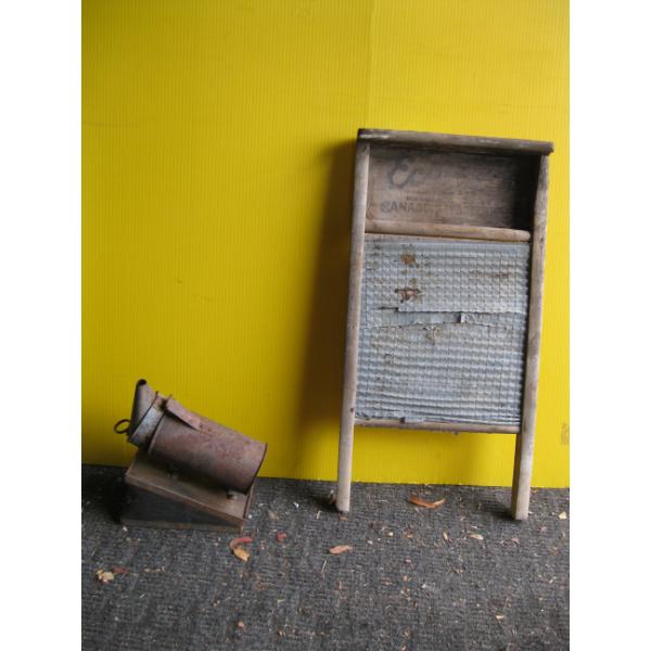 METAL WASHBOARD & BEE SMOKER