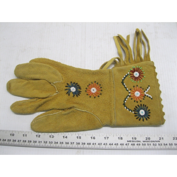 PAIR OF LEATHER BEADED GLOVES