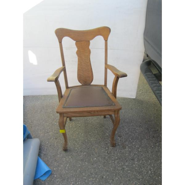 ANTIQUE OAK ARMCHAIR