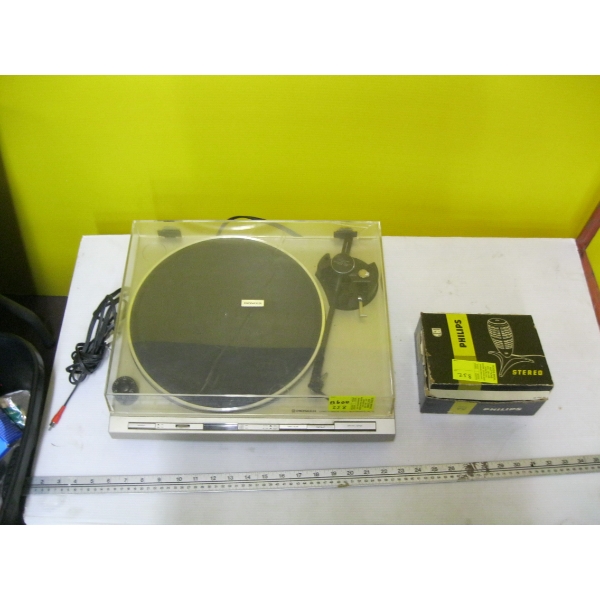 VINTAGE MICROPHONE & PIONEER TURNTABLE