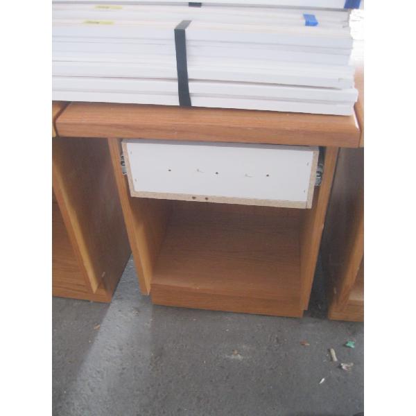 2 OAK NIGHTSTANDS W/1 DRAWER