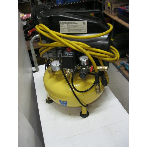 POWERFIST 2HP 5 GALLON PANCAKE COMPRESSOR