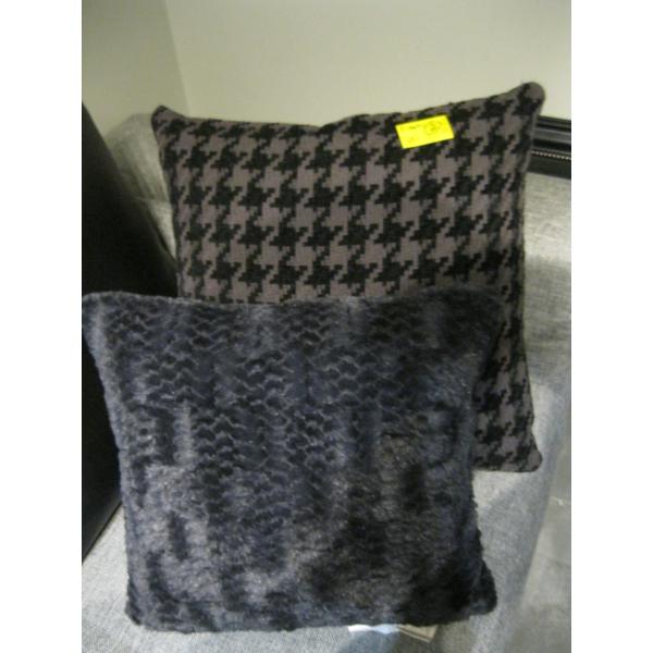 2 PILLOWS