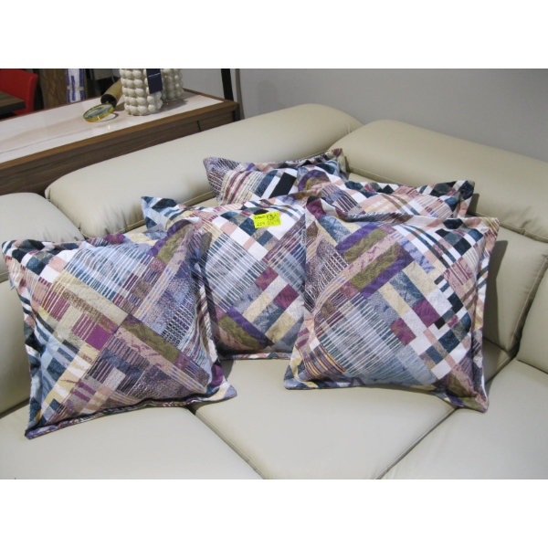 5 COLORFUL PILLOWS