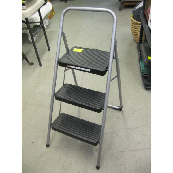 3 STEP FOLDING LADDER
