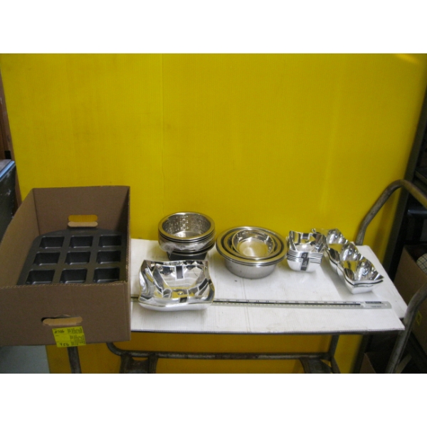 SILVER PLASTIC DISHES & METAL DISHES