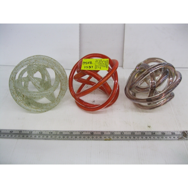 3 DECORATIVE GLASS PIECES