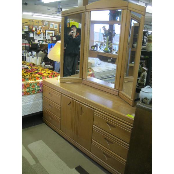 LG. MATCHING OAK DRESSER W/3 PIECE MIRROR