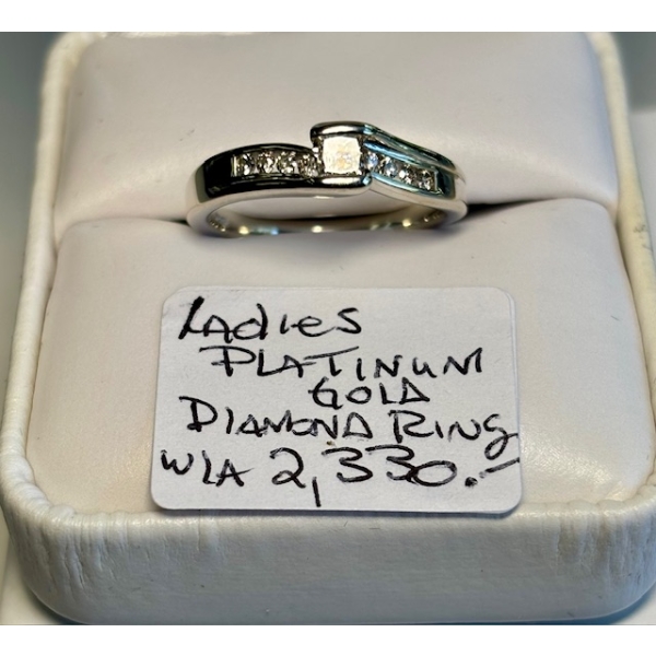 LADIES PLATINUM GOLD DIAMOND RING, W/A $2,330, SZ 7 1/2