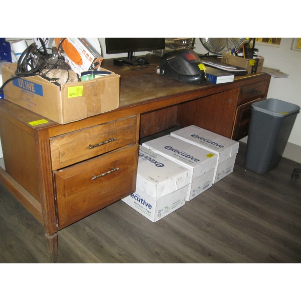 LG. EXECUTIVE OFFICE DESK  