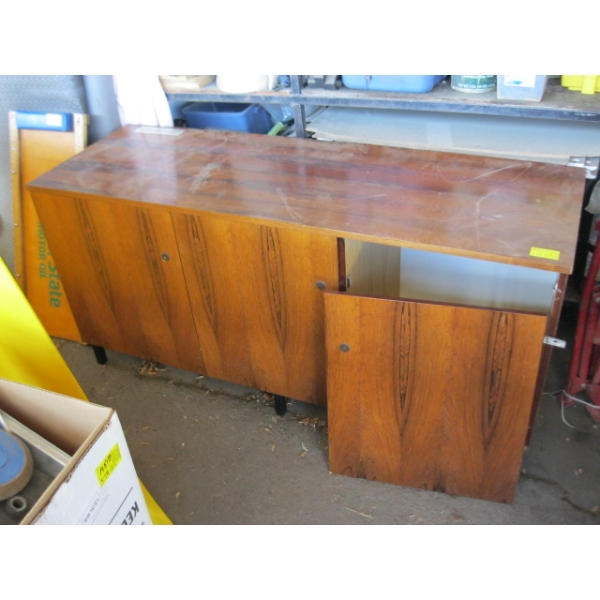 3 DOOR CABINET