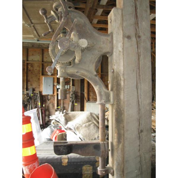 WALL MOUNT DRILL PRESS