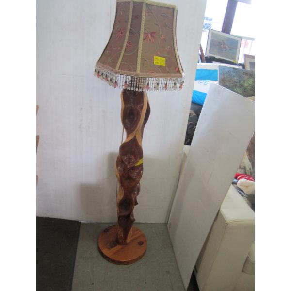 LG. DIAMOND WILLOW BASED FLOOR LAMP