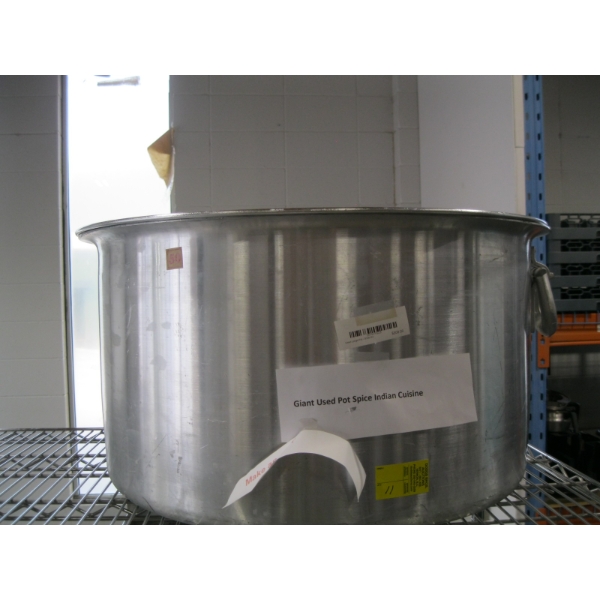 LG. ALUMINUM POT