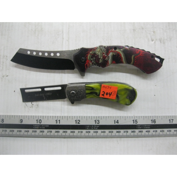 2 FOLDING KNIVES
