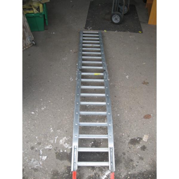 1 FOLDING MOTORCYCLE RAMP