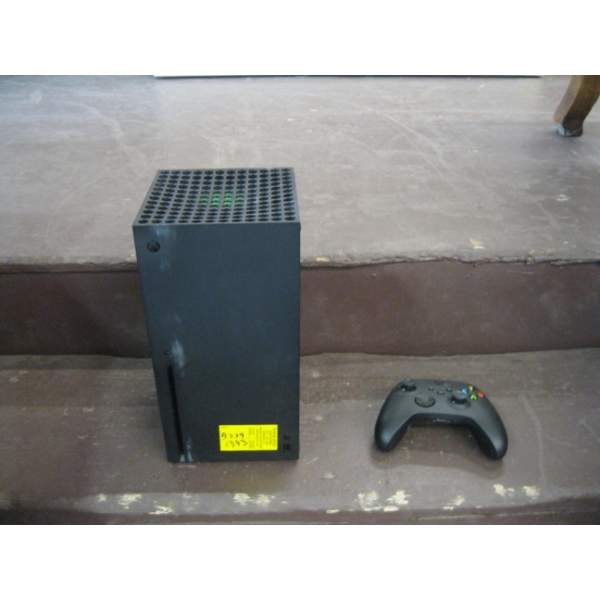 XBOX 1 W/ONE CONTROLLER - NO POWER SUPPLY