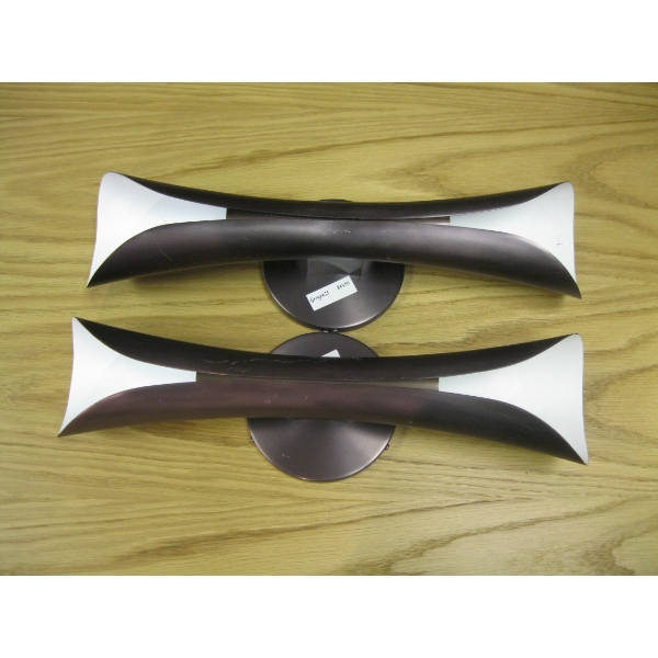 2 PAIR OF WALL MOUNT LIGHT FIXTURES
