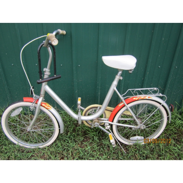 FOLDING BICYCLE