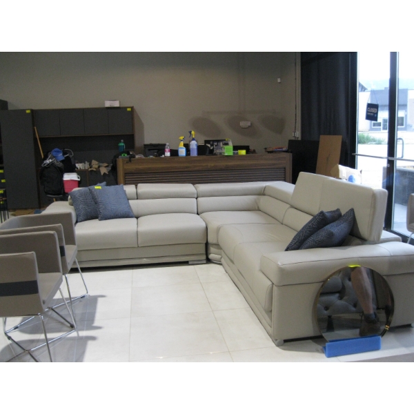 3 PIECE SECTIONAL SOFA W/ADJUSTABLE HEADRESTS