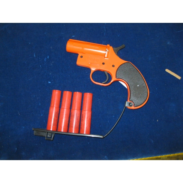 ORIEN FLARE GUN W/4 FLARES