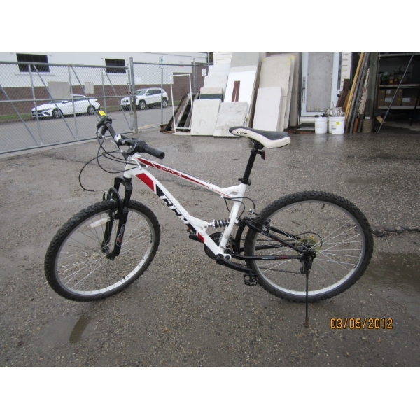 CCM FULL SUSPENSION MOUNTAIN BIKE