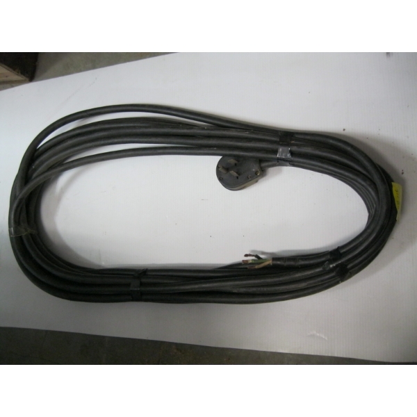 HEAVY DUTY 220V EXTENSION CORD