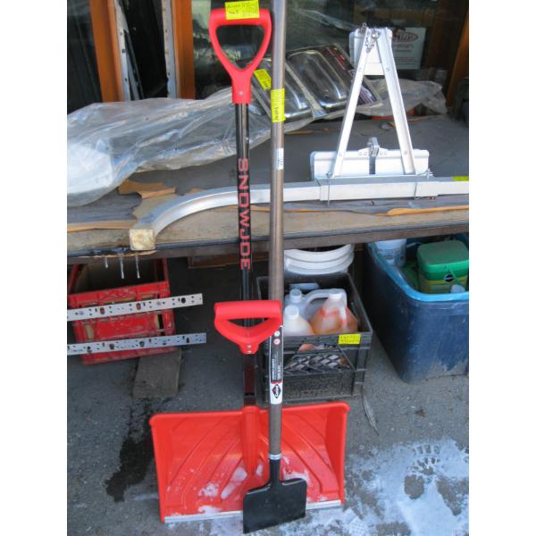 SNOW SHOVEL & ICE SCRAPER