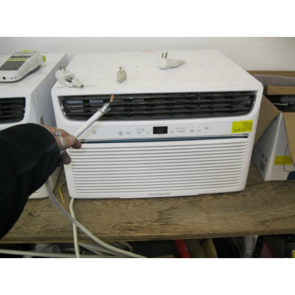 FRIGIDAIRE 10000BTU WINDOW MOUNT AIR CONDITIONER