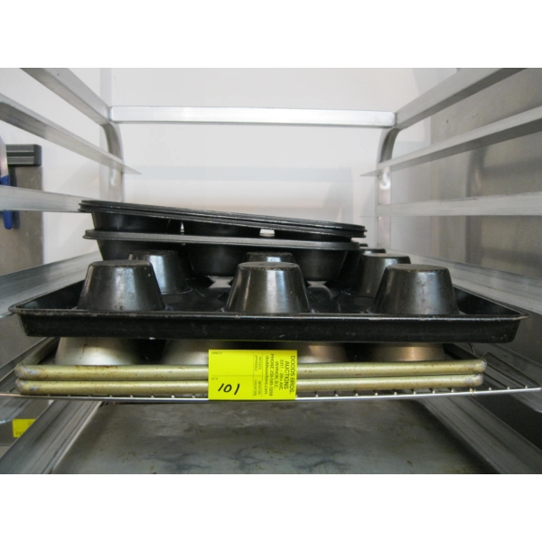 6 MUFFIN TINS & A COOLING RACK
