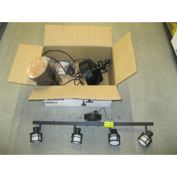 2 LIGHT FIXTURES