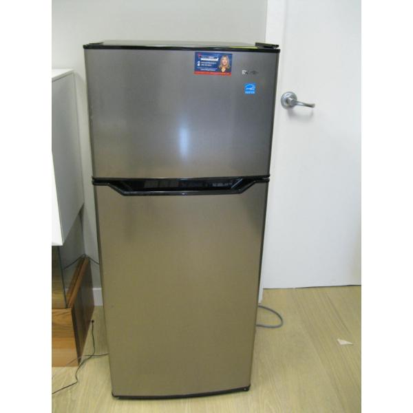 SM. DANBY FRIDGE W/FREEZER
