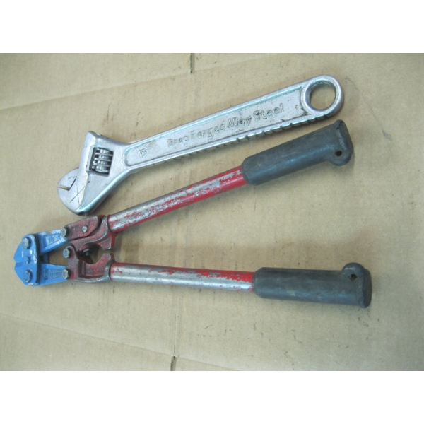 PAIR OF BOLT CUTTERS & A 15" CRESCENT WRENCH