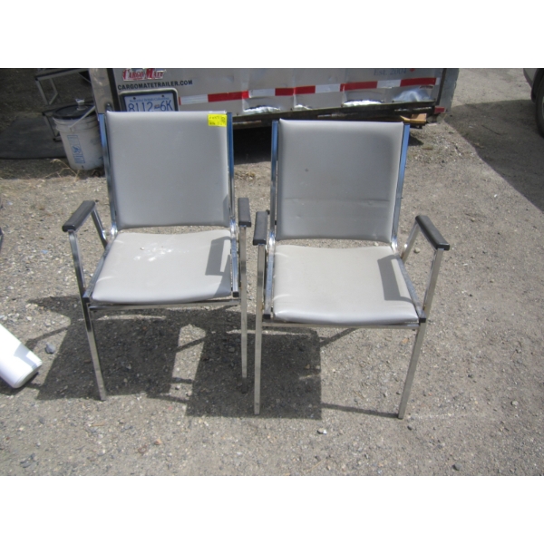 2 ARMCHAIRS