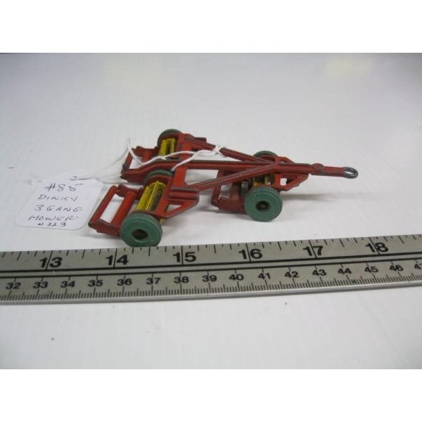 DINKY 3 GANG MOWER